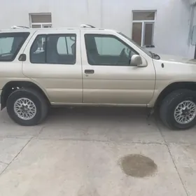 Nissan Pathfinder 1999