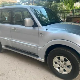 Mitsubishi Pajero 2003