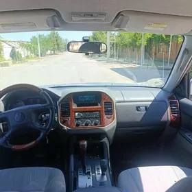 Mitsubishi Pajero 2004