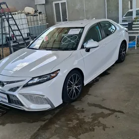 Toyota Camry 2021