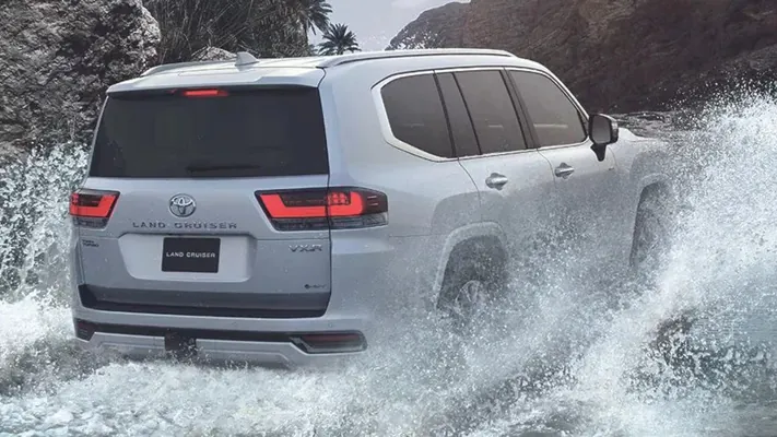 Toyota iň güýçli Land Cruiser 300-i tanyşdyrdy. Ol eýýäm BAE-de elýeterli