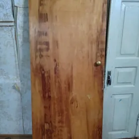 двери деревянные
