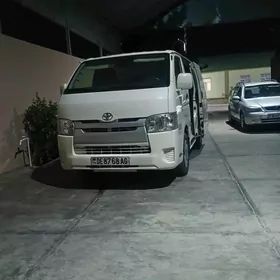 Toyota Hiace 2016