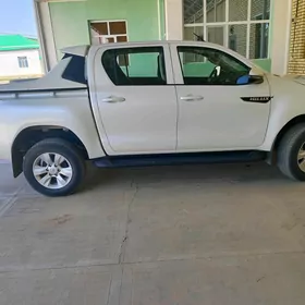 Toyota Hilux 2023