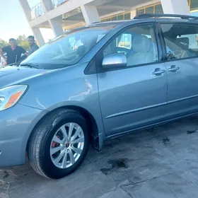 Toyota Sienna 2004