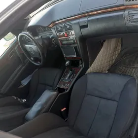 Mercedes-Benz E320 1996