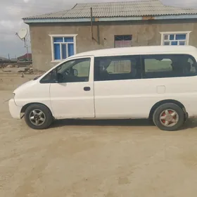 Hyundai H-1 2004