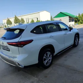 Toyota Highlander 2021