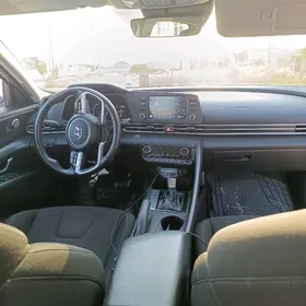 Hyundai Elantra 2022
