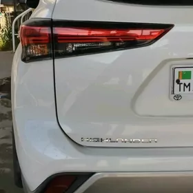 Toyota Highlander 2021