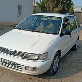 Mitsubishi Chariot 1995