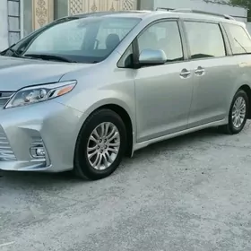 Toyota Sienna 2019