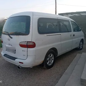 Hyundai H-1 2000