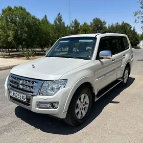 Mitsubishi Pajero 2015
