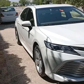 Toyota Camry Hybrid 2019