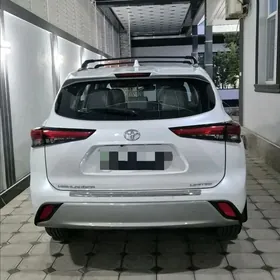 Toyota Highlander 2022