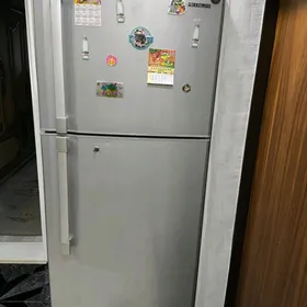 HOLODILNIK HITACHI
