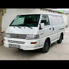 Mitsubishi L300 2004
