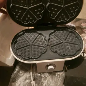 Waffle bişirýän