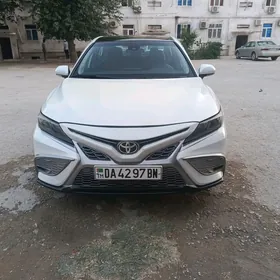 Toyota Camry 2021