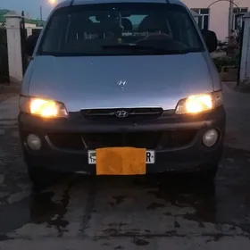 Hyundai H-1 2000