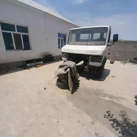 Mitsubishi Canter 1990
