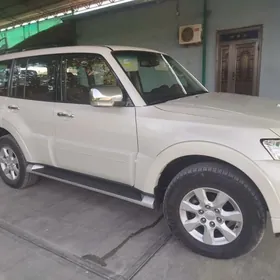Mitsubishi Pajero 2020