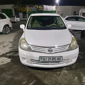 Nissan Tiida 2010