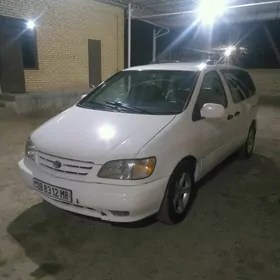 Toyota Sienna 2002