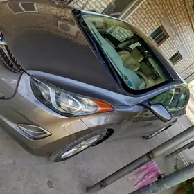 Hyundai Elantra 2011