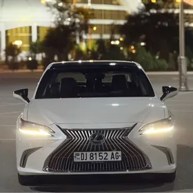 Lexus ES 2019