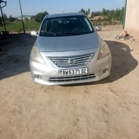 Nissan Versa 2011