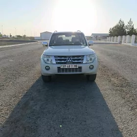 Mitsubishi Pajero 2012