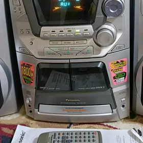 Muzykalny centr Panasonic