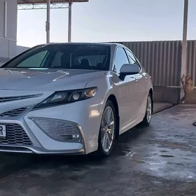 Toyota Camry 2021