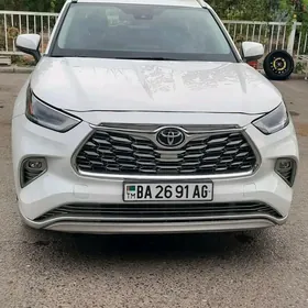 Toyota Highlander 2021