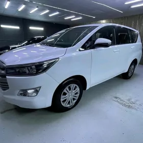 Toyota Innova 2022