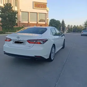 Toyota Camry 2021