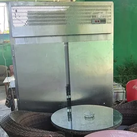 Holadilnik Şkaf