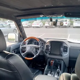 Mitsubishi Pajero 2004