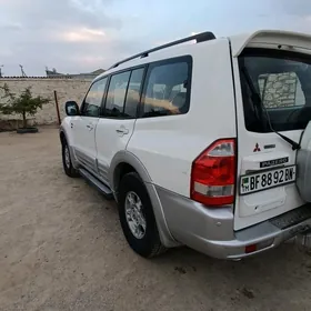 Mitsubishi Pajero 2002