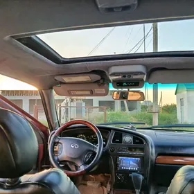 Infiniti QX4 2002