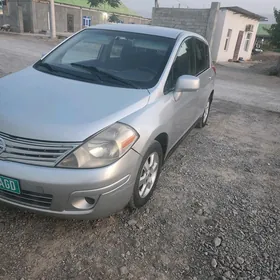 Nissan Versa 2012
