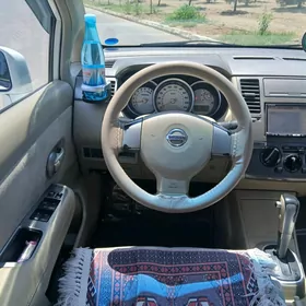 Nissan Tiida 2008