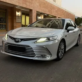 Toyota Camry 2021