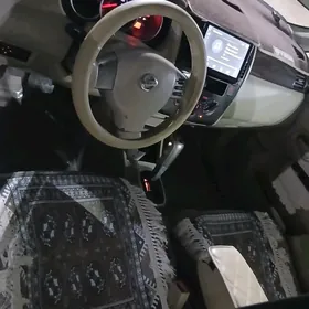 Nissan Tiida 2011