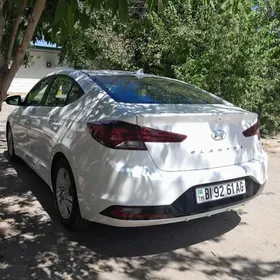 Hyundai Elantra 2019