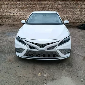 Toyota Camry 2021