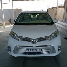 Toyota Sienna 2016