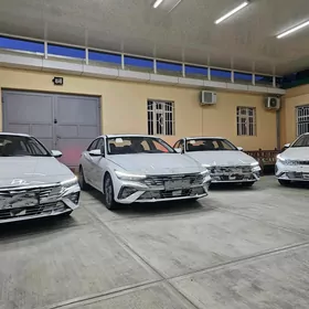 Hyundai Elantra 2025